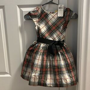 Holiday Cream. Size 5 . 43-45 1/2 IN. 40-44lbs. New dress.